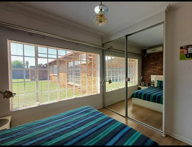 4 BEDROOM HOUSE FOR SALE IN DERSLEY